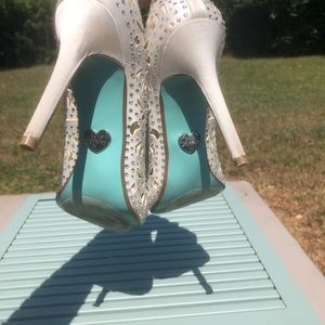 Betsy Johnson Emili Pump - size 8